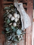 Troshanger ei, eggs, verweerd, sobere paasdecoratie, woonaccessoires, pasen, landelijke stijl wonen, landelijke woonaccessoires