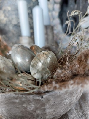 Troshanger ei, eggs, verweerd, sobere paasdecoratie, woonaccessoires, pasen, landelijke stijl wonen, landelijke woonaccessoires
