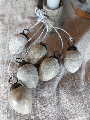 Troshanger ei, eggs, verweerd, sobere paasdecoratie, woonaccessoires, pasen, landelijke stijl wonen, landelijke woonaccessoires