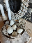 Troshanger ei, eggs, verweerd, sobere paasdecoratie, woonaccessoires, pasen, landelijke stijl wonen, landelijke woonaccessoires