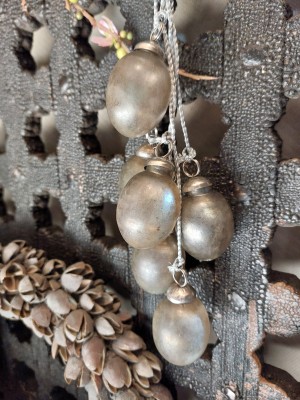 Troshanger eggs verweerd taupekleurig glas