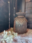 Houten kruik met ketting