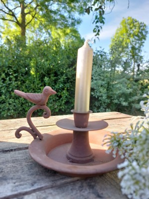 Roestige kandelaar met vogeltje 