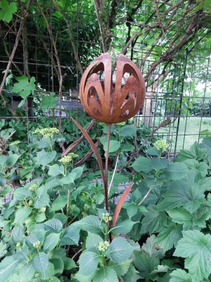 Roestige steker Tulp met bladeren 