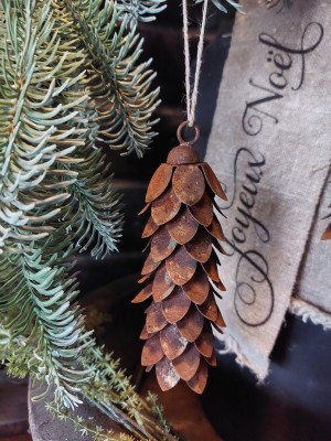 Roestige dennenappel M