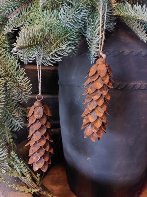 Roestige dennenappel M