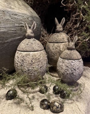 Decoratieve potten met konijntje