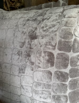 Velvet kussen crocoprint taupe 